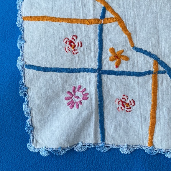 Doilies Scarves Set Hand Crocheted and Stitched Vintage - Picture 8 of 8